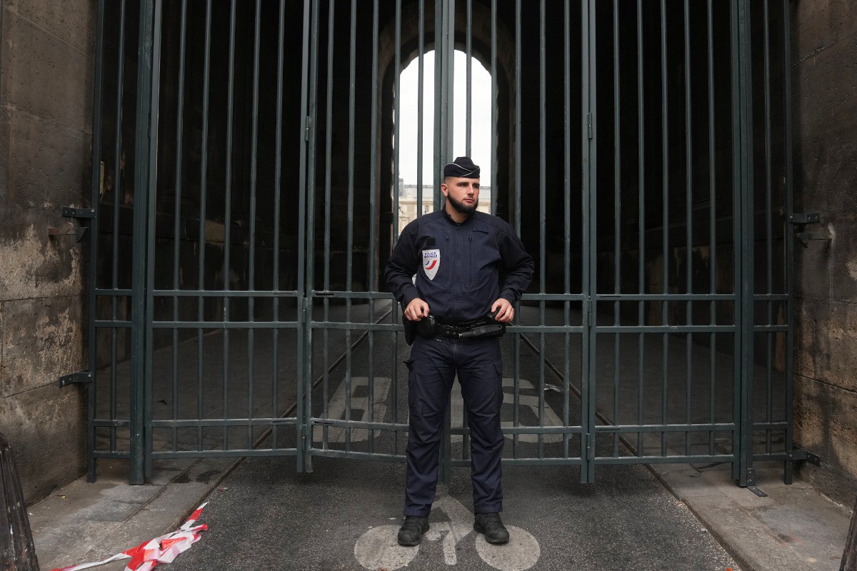 Задержан подозреваемый в ограблении Лувра