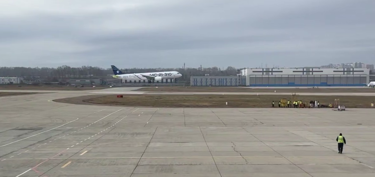 Полностью импортозамещенный самолет МС-21 поднялся в небо в Иркутске