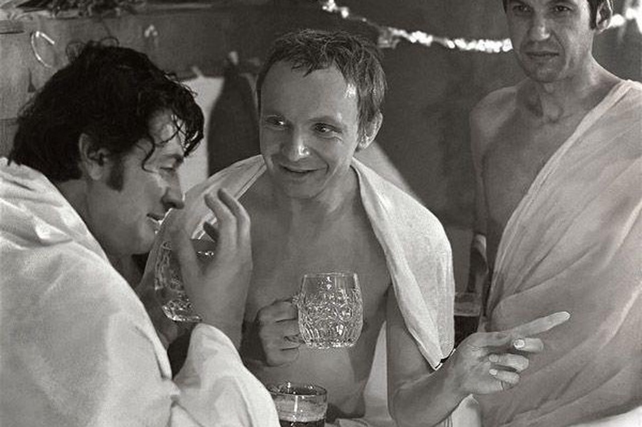 С нелегким паром: почему жизнь актеров из «Иронии судьбы» сложилась так по-разному