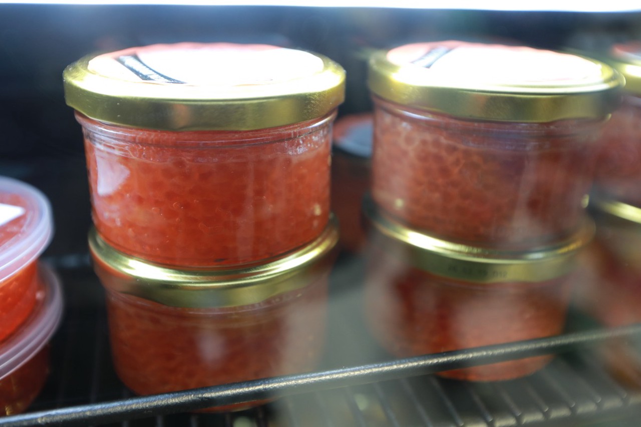 Как выбрать вкусную и безопасную красную икру: советы Роспотребнадзора