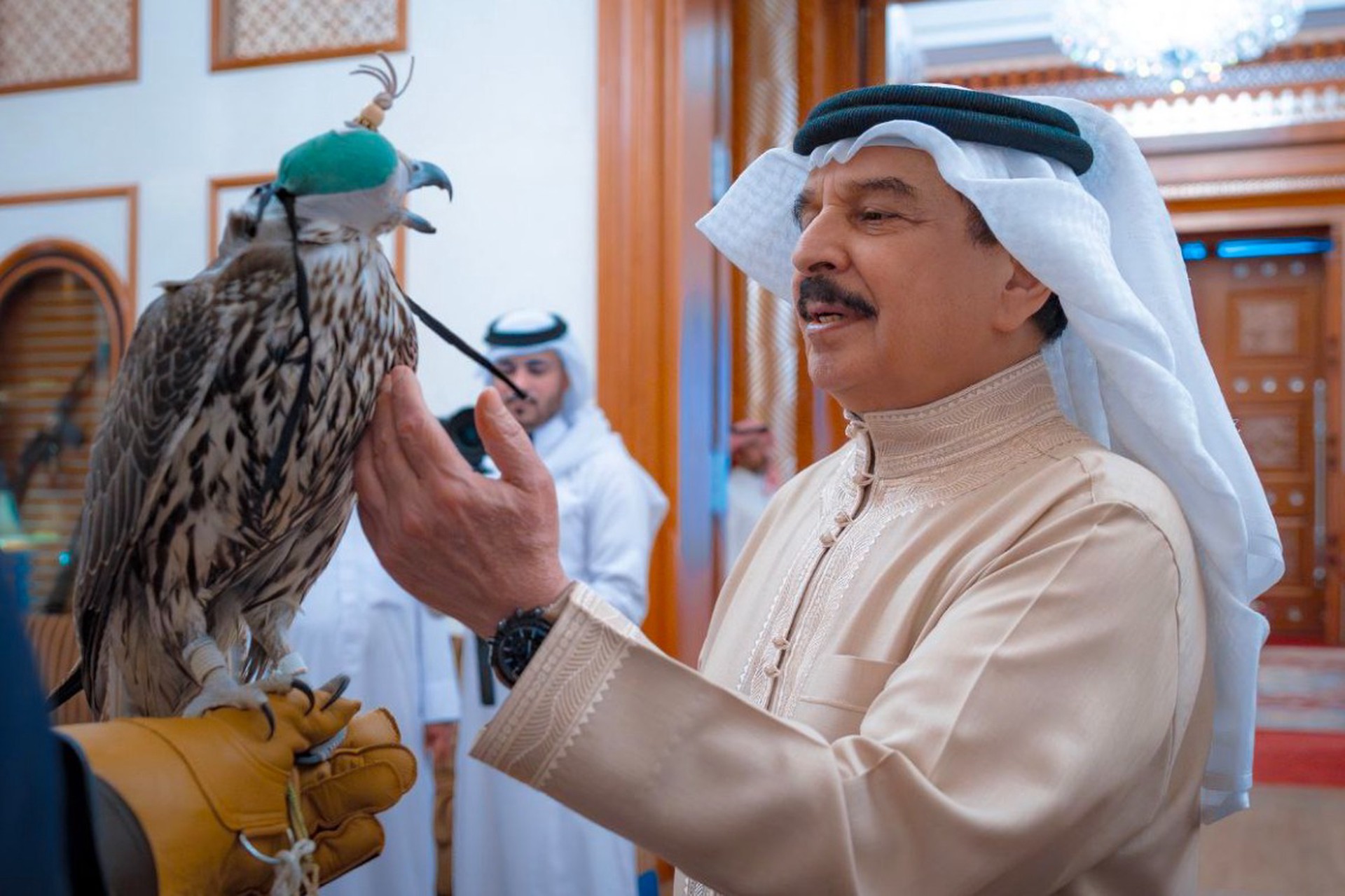 Путин подарил королю Бахрейна редких хищников