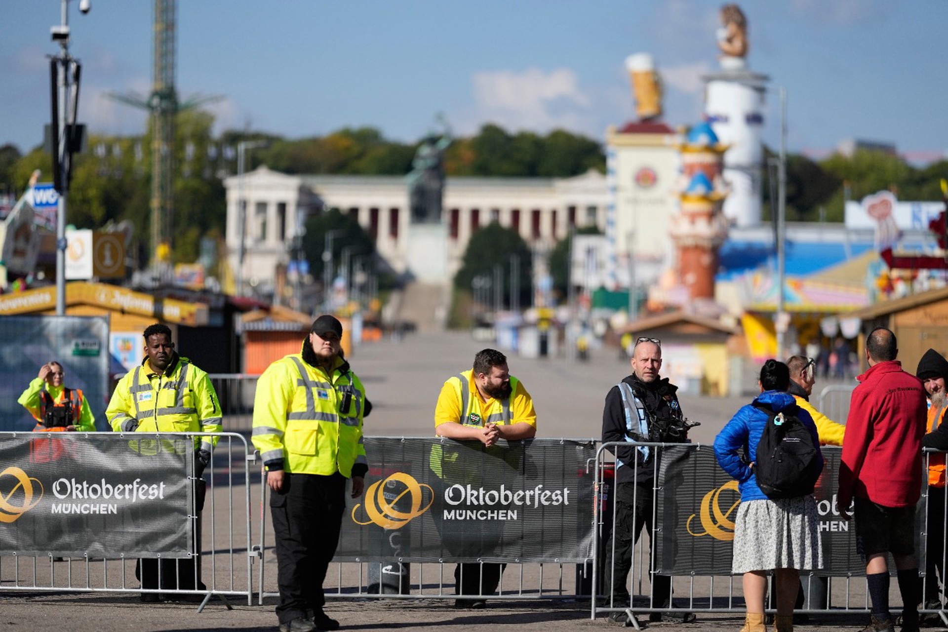 Работу Октоберфеста приостановили из-за взрывов в Мюнхене