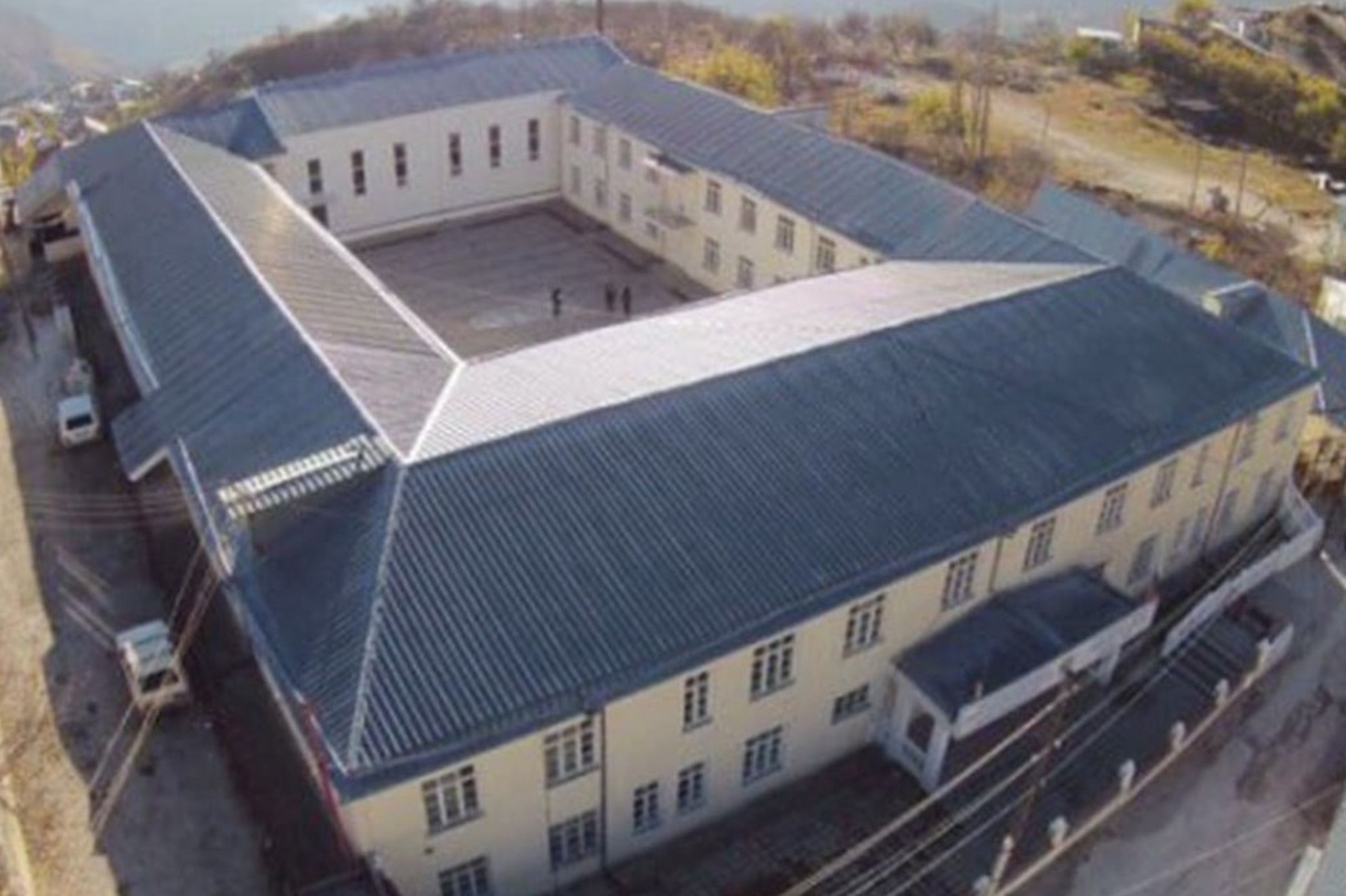 ТАСС: В дагестанском селе из-за перестрелки ранены три человека