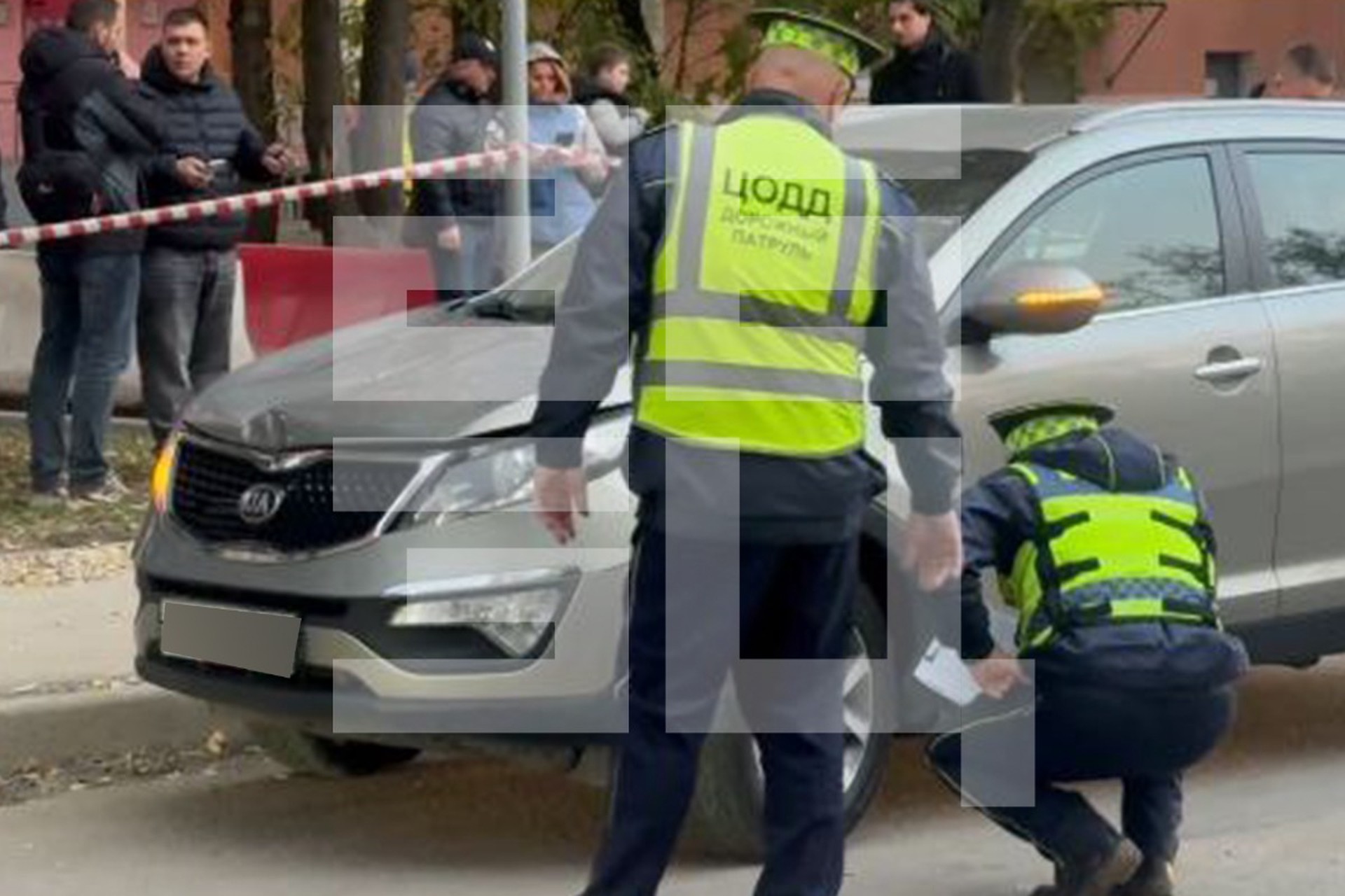 В Москве машина наехала на пешеходов после ДТП