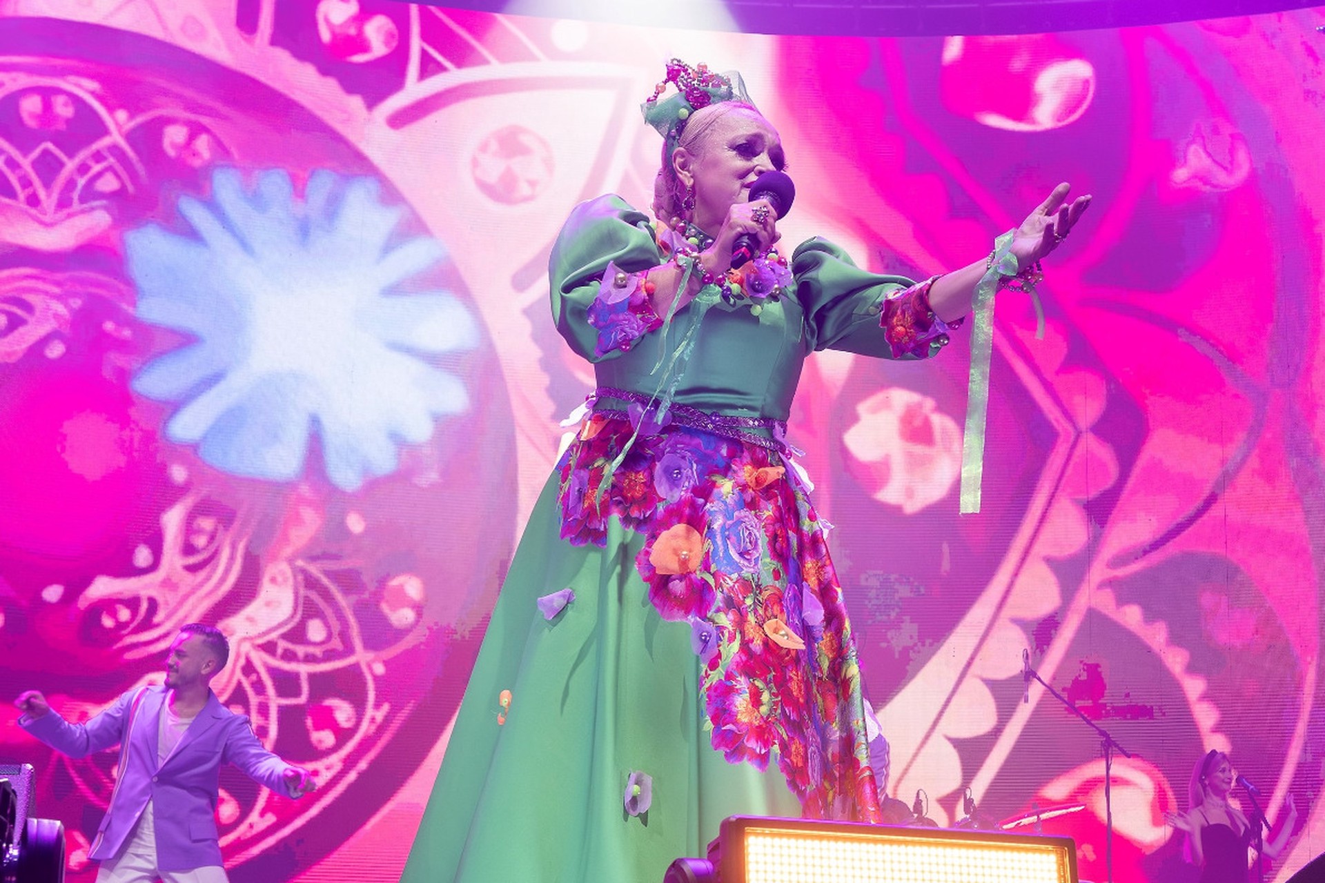 Стало известно, сколько Кадышева может заплатить в налоговую от 25-миллионного гонорара