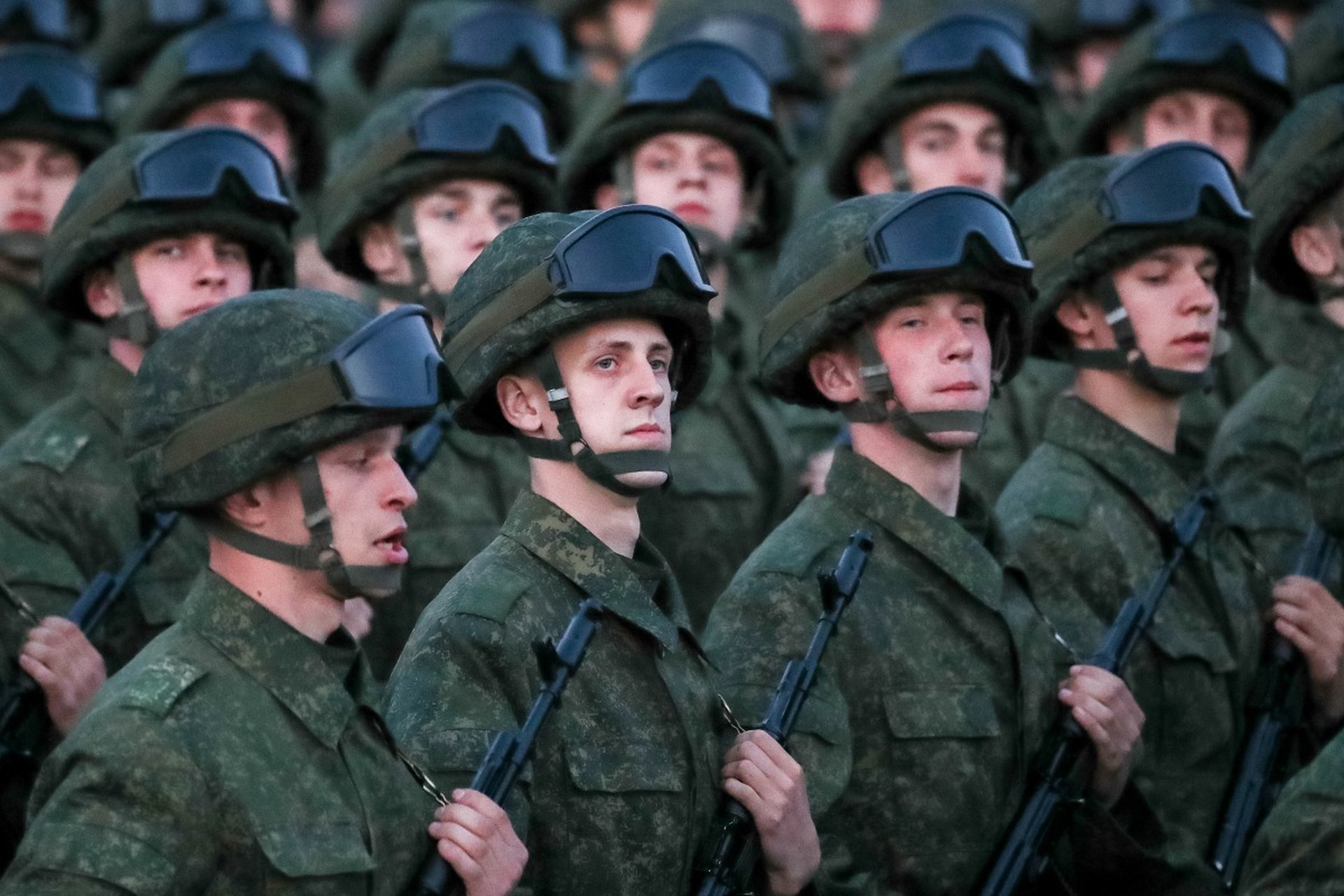 В Белоруссии подразделения войск привели в высшие степени боевой готовности