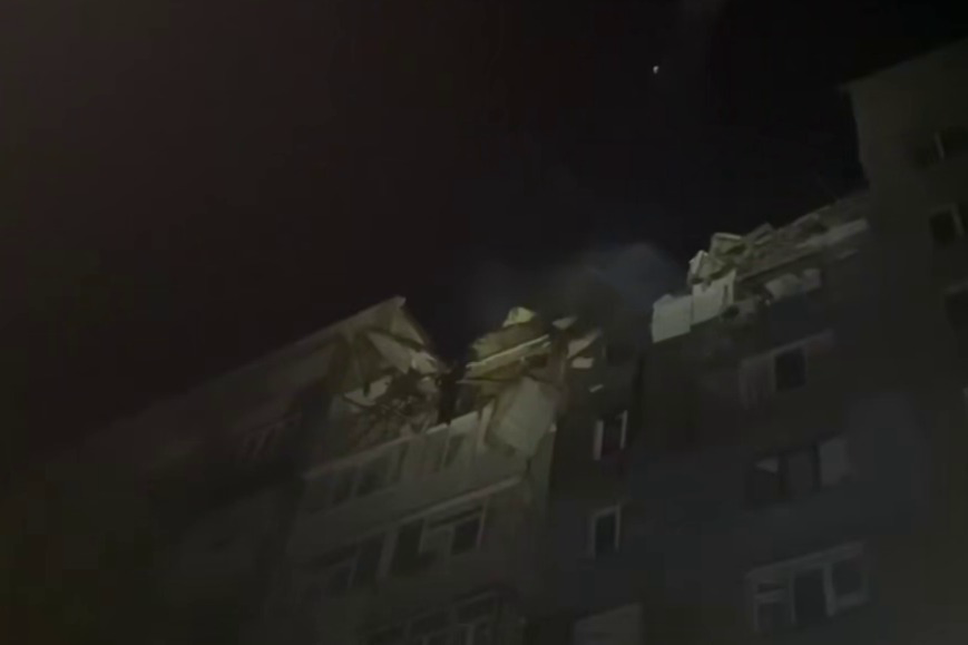 Главное к утру 13 октября: взрыв в многоэтажке в ЛНР, Трамп пригрозил Москве Tomahawk, в России могут ограничить количество банковских карт