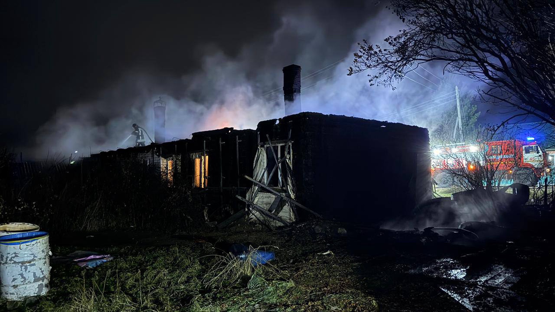 Пожар унес жизни мамы и ребенка под Красноярском