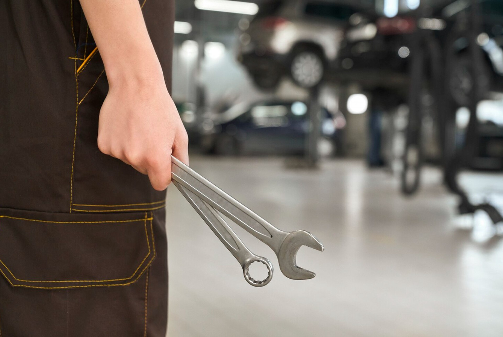 Репортаж о нелегальном автосервисе закончился черепно-мозговой травмой