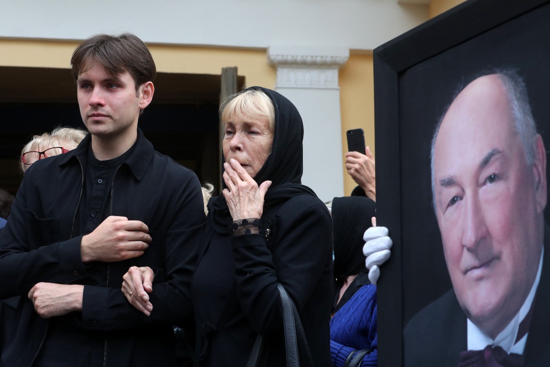 Вдову героя сериала «Воронины» Клюева тайно похоронили в Москве