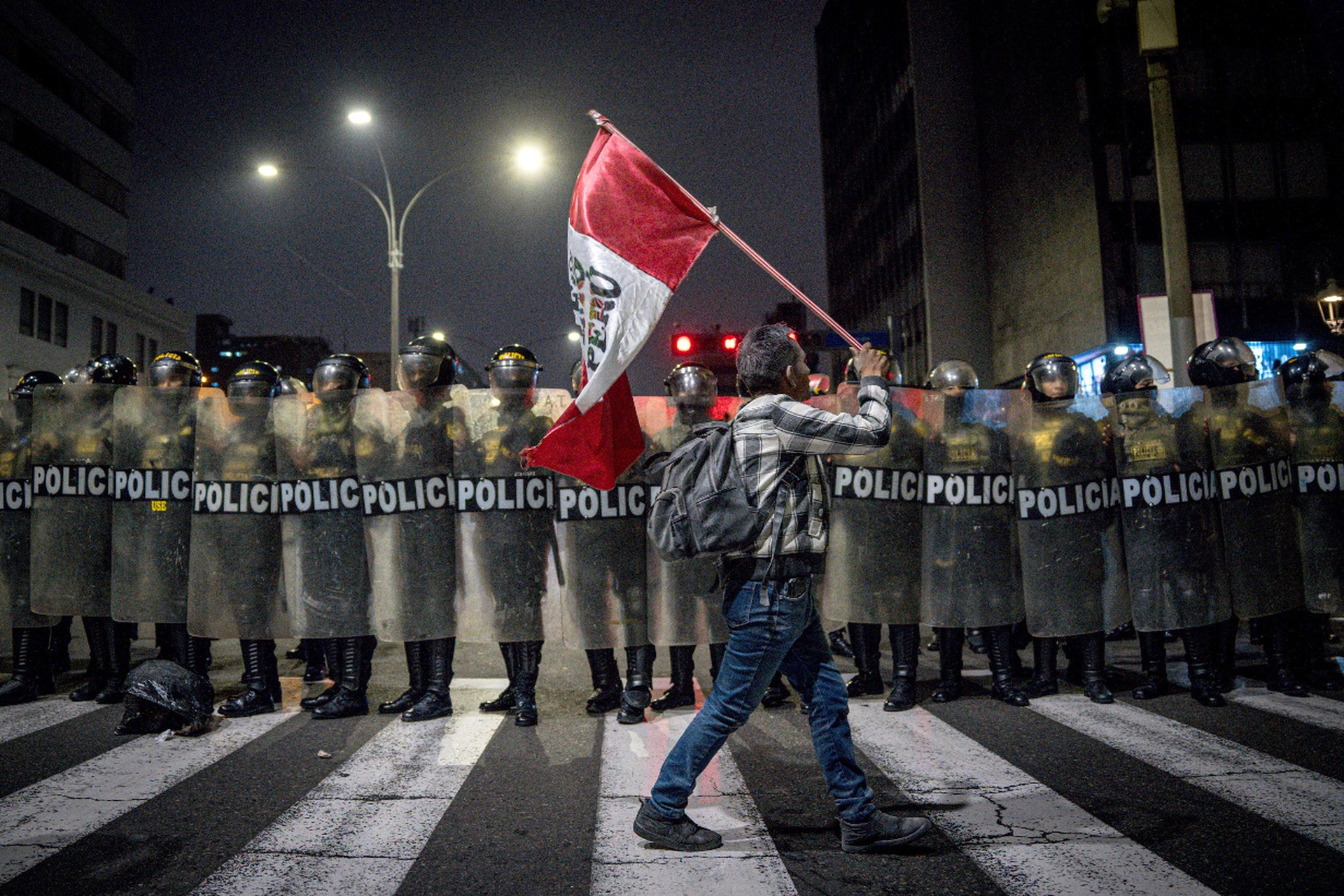 В столице Перу ввели режим ЧП из-за протестов зумеров