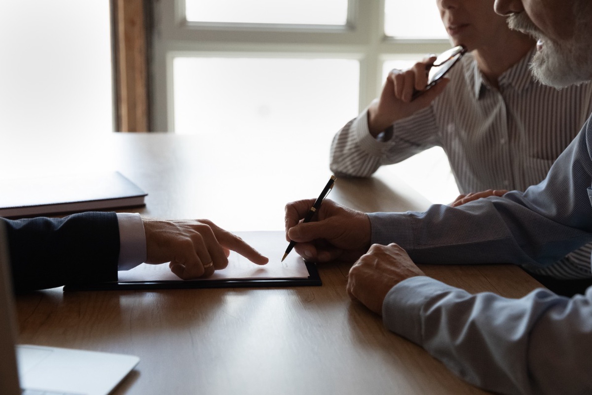 Юрист объяснил, какие ошибки в завещании могут стоить россиянам наследства