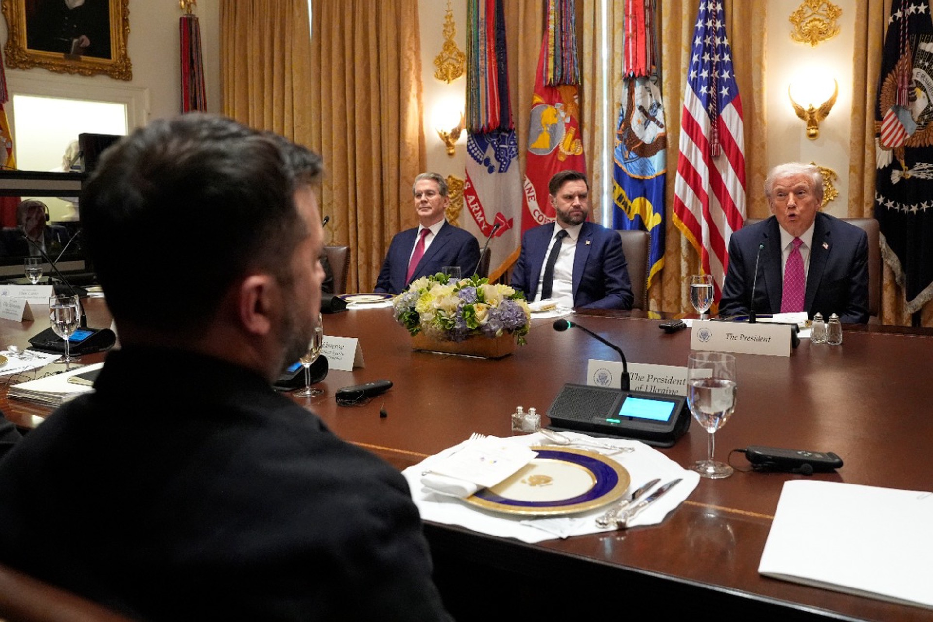 Axios узнал, как вел себя Трамп на встрече с Зеленским