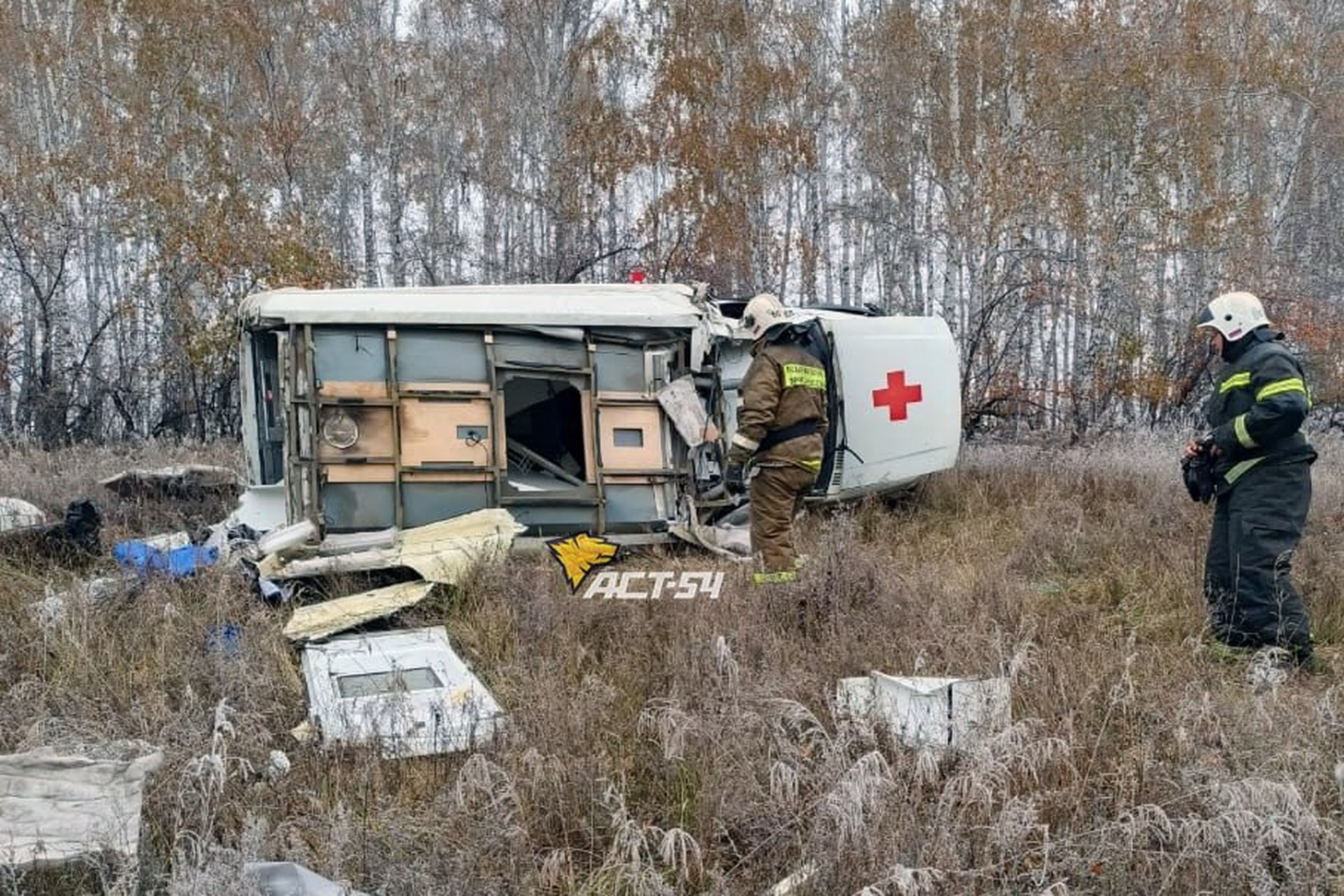 В Новосибирской области перевернулся автомобиль скорой помощи с беременной