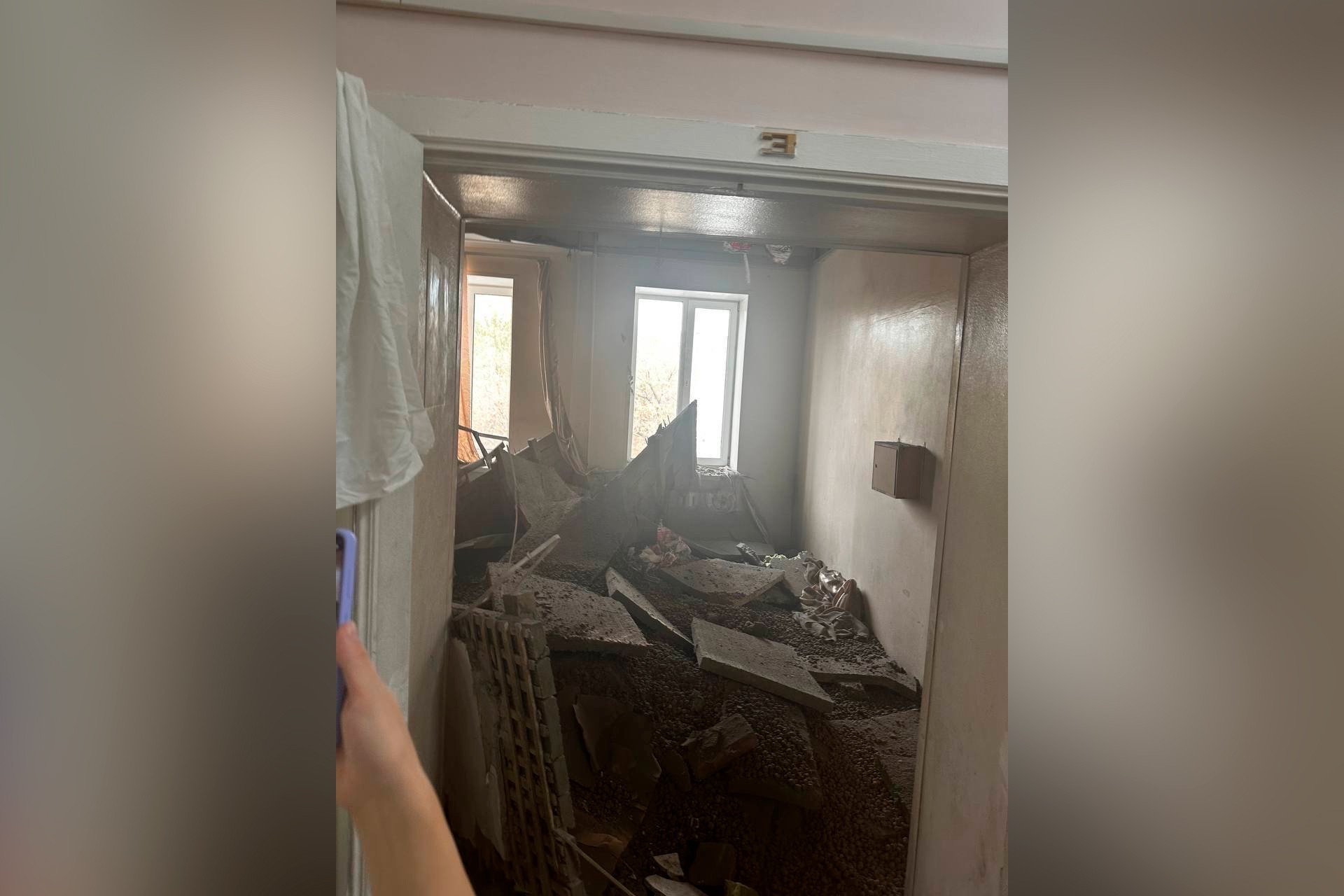 В новосибирской детской больнице обрушился потолок