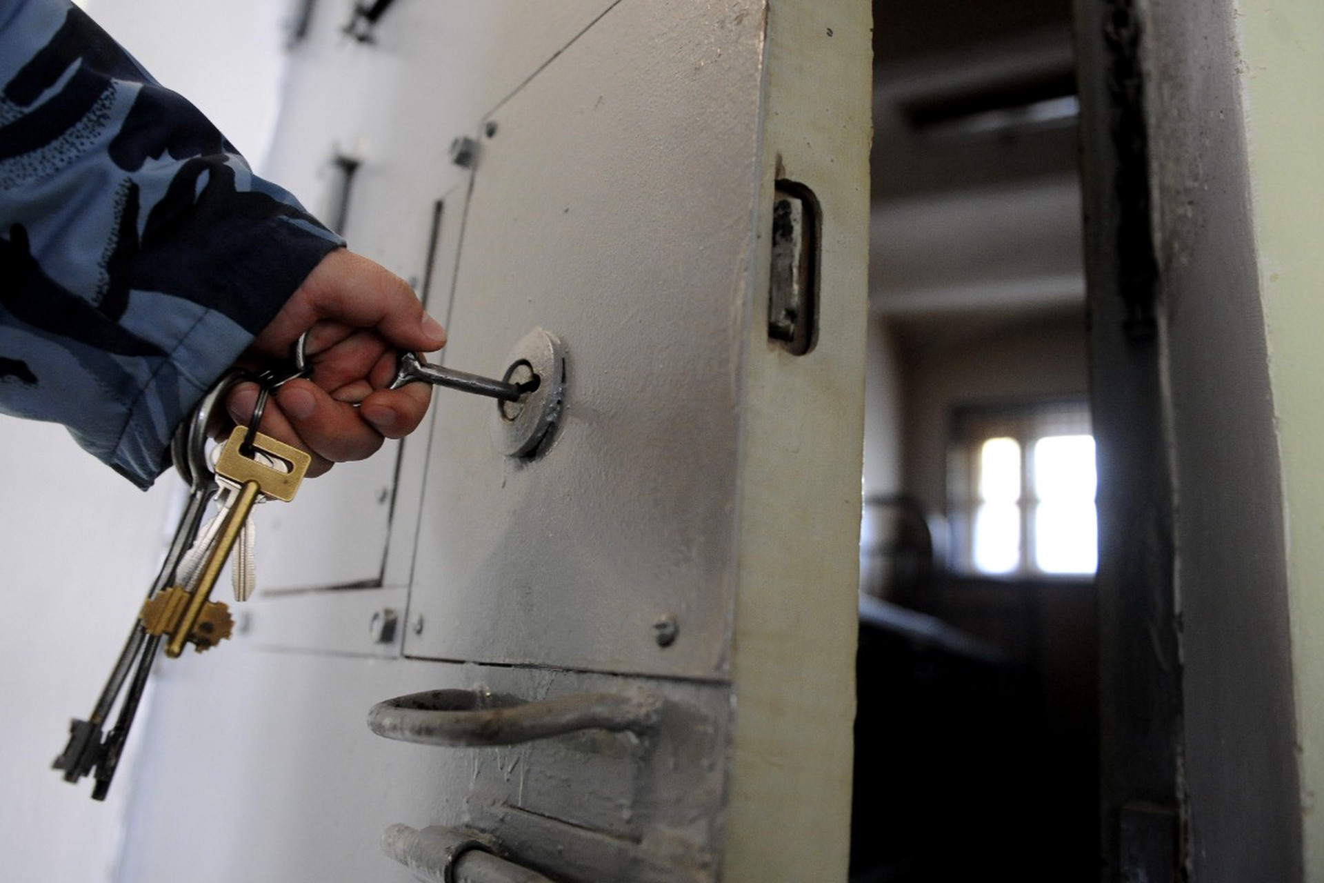 Маньяк-педофил на пожизненном заключении Юрий Тиунов просится на волю из-за болезни