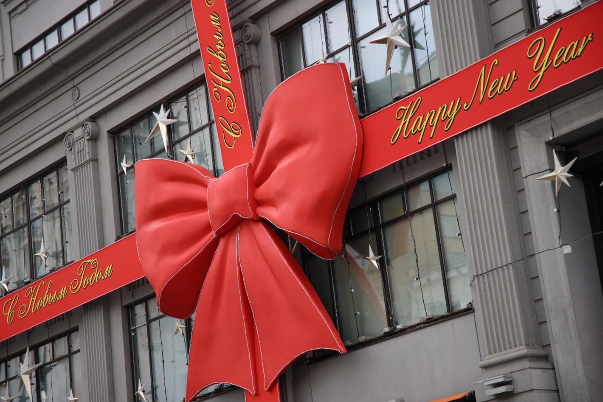 Подарки на Новый год – 2026: что подарить близким по знаку зодиака и типу личности