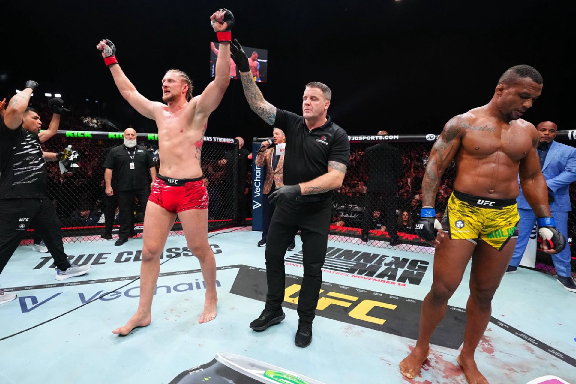 Волков и Нурмагомедов одержали зрелищные победы на турнире UFC 321