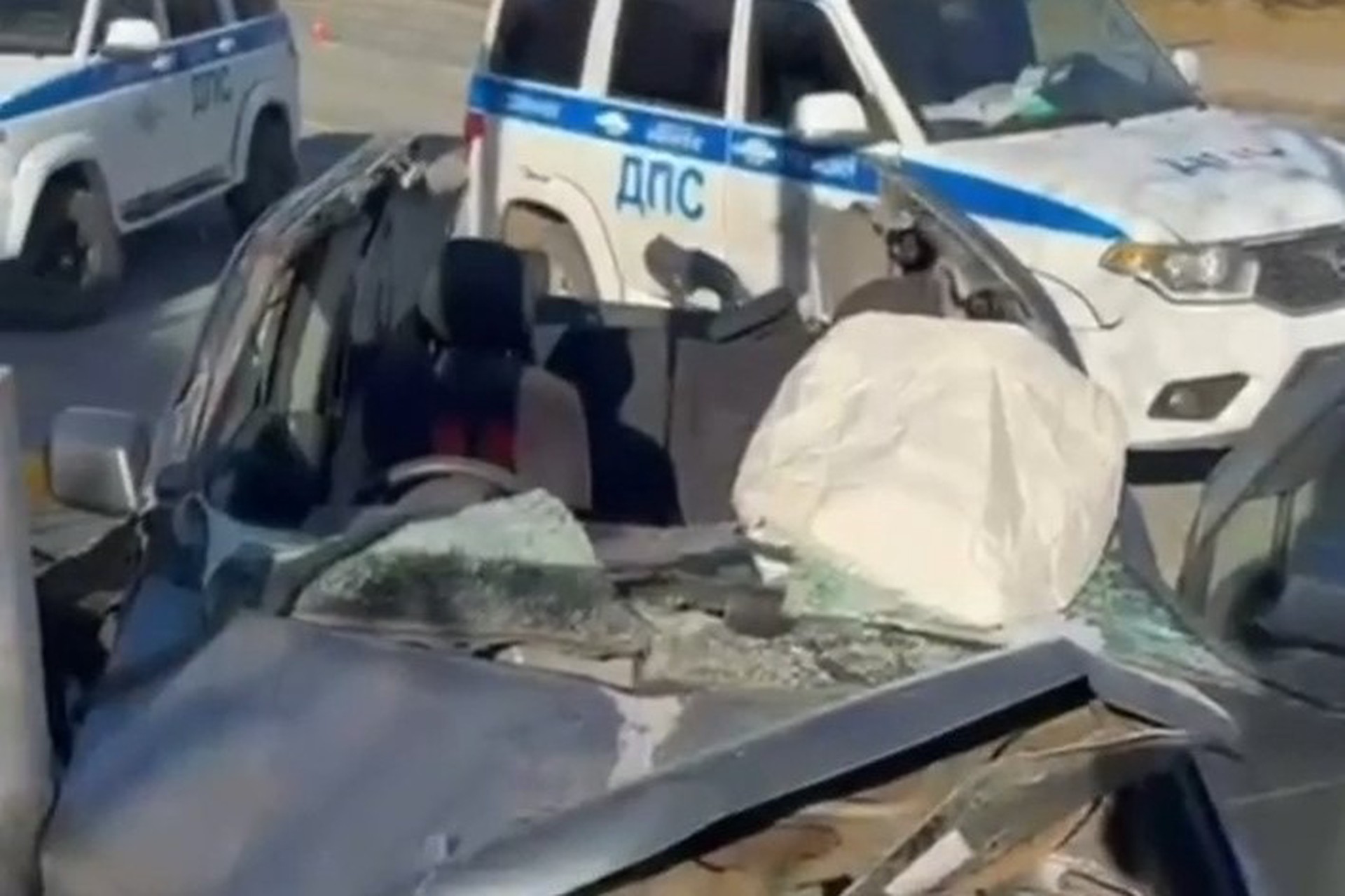 Автокран срезал крышу с легковушки на Камчатке, погибли две женщины