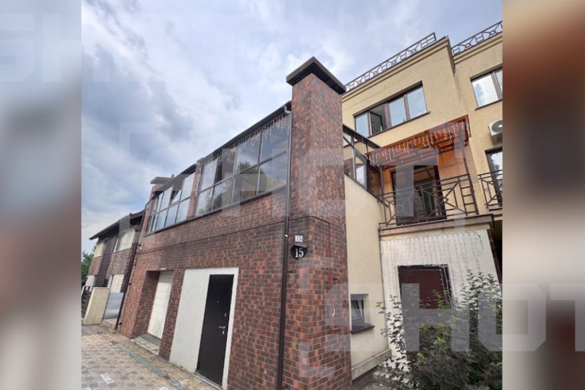 Семья Романа Попова пыталась продать дом, чтобы оплатить лечение актера