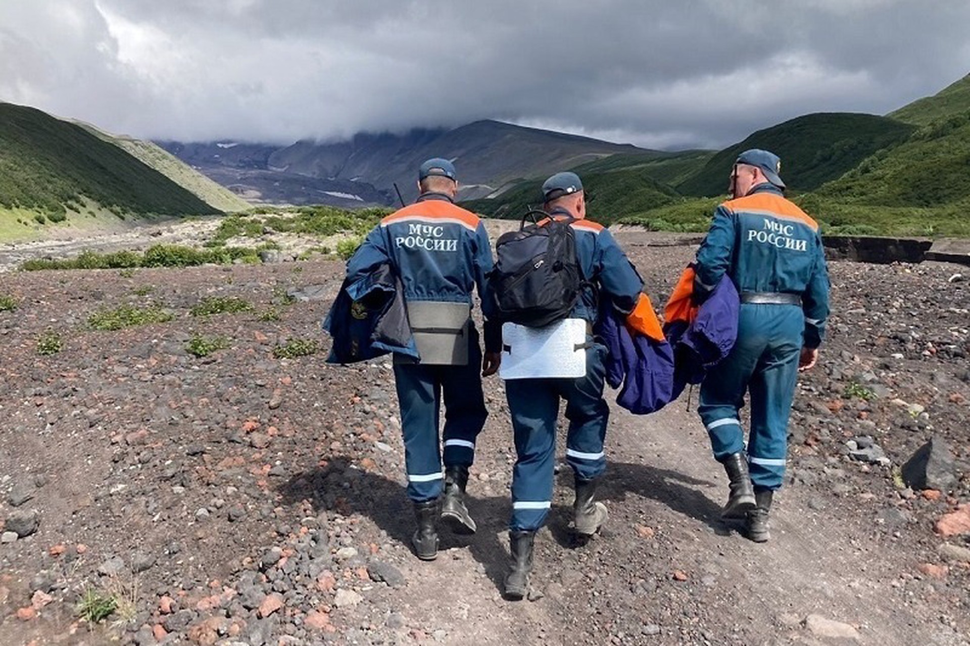 На Камчатке спасли туристов, застрявших во время метели на Авачинском перевале