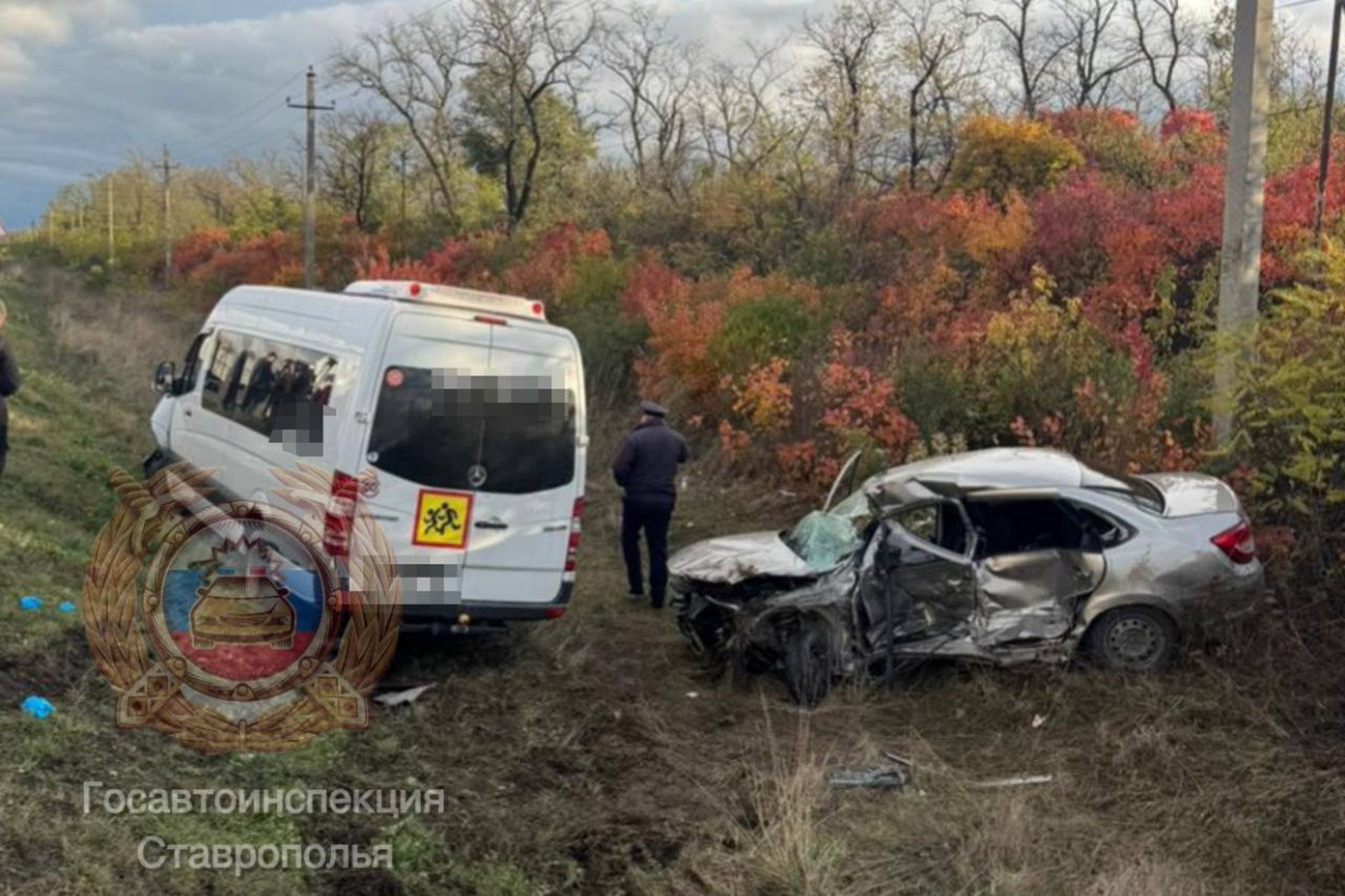 Четверо детей пострадали при столкновении микроавтобуса и легковушки на Ставрополье