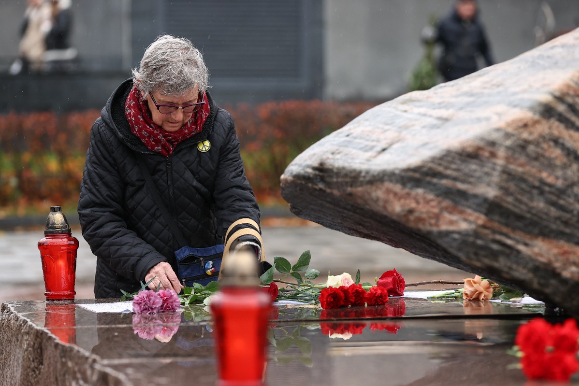 В России призвали убрать Соловецкий камень с Лубянки и отменить День памяти жертв политических репрессий