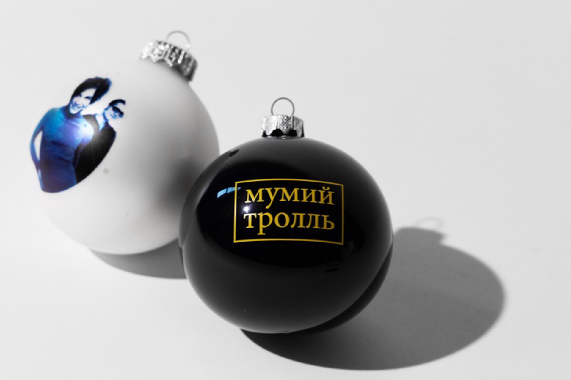 Илья Лагутенко торгует елочными игрушками в России