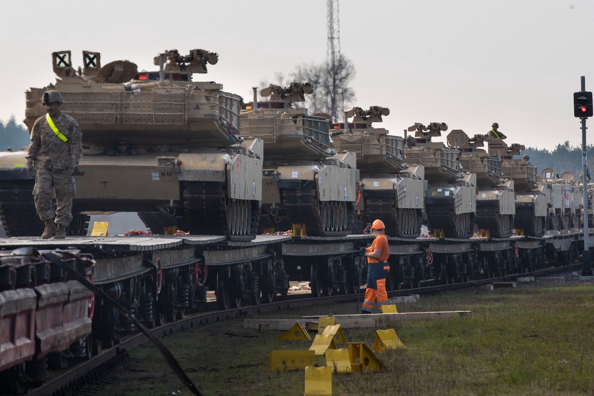 FT узнала о планах быстрой переброски техники на случай войны в Европе