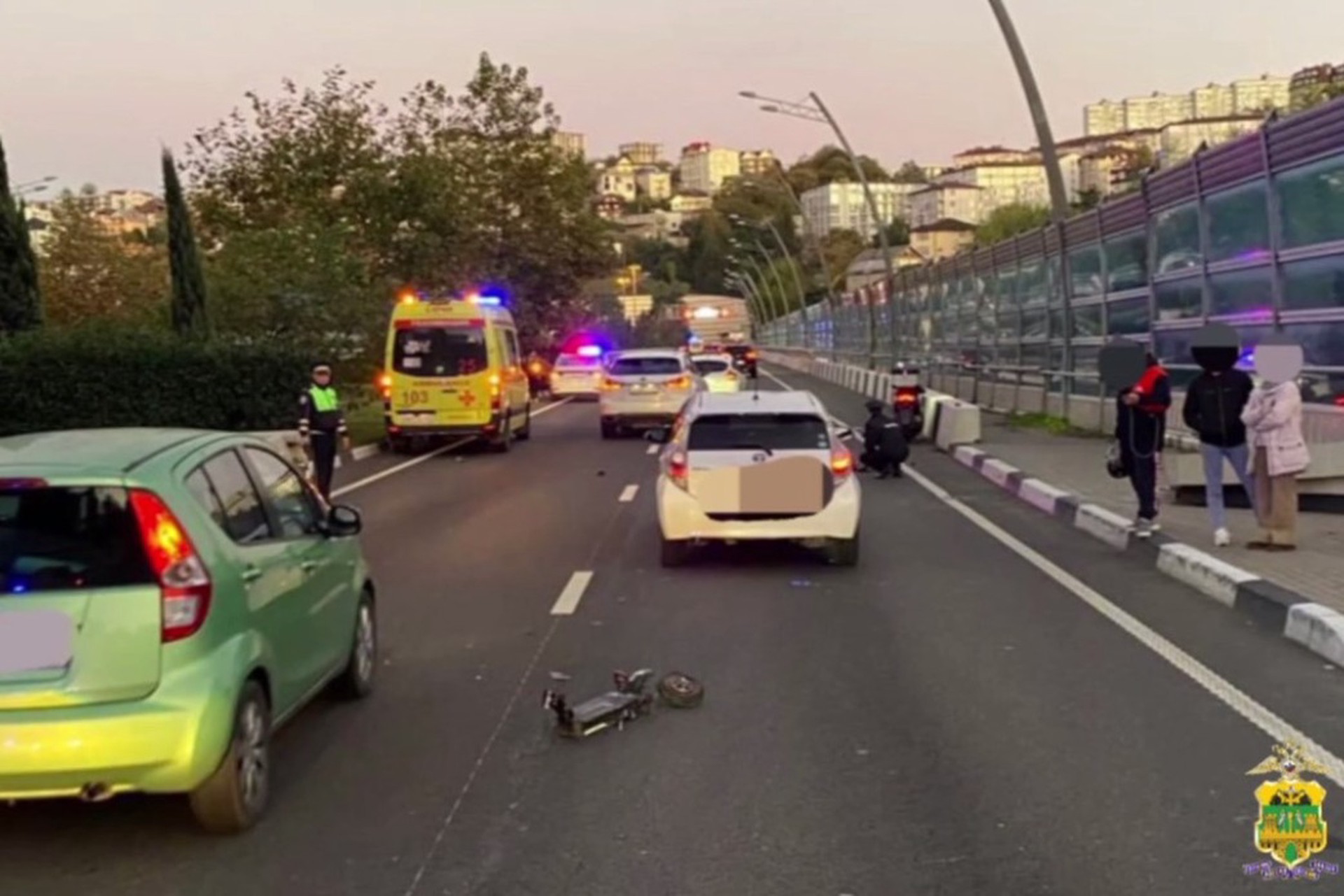 Восьмилетний электросамокатчик погиб под колесами авто