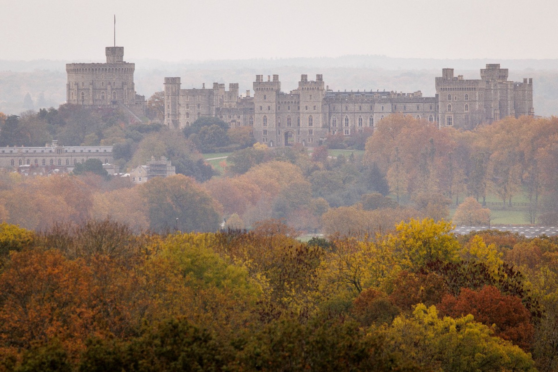 Брат короля Британии лишен титула принца и выселен из Виндзорского замка 