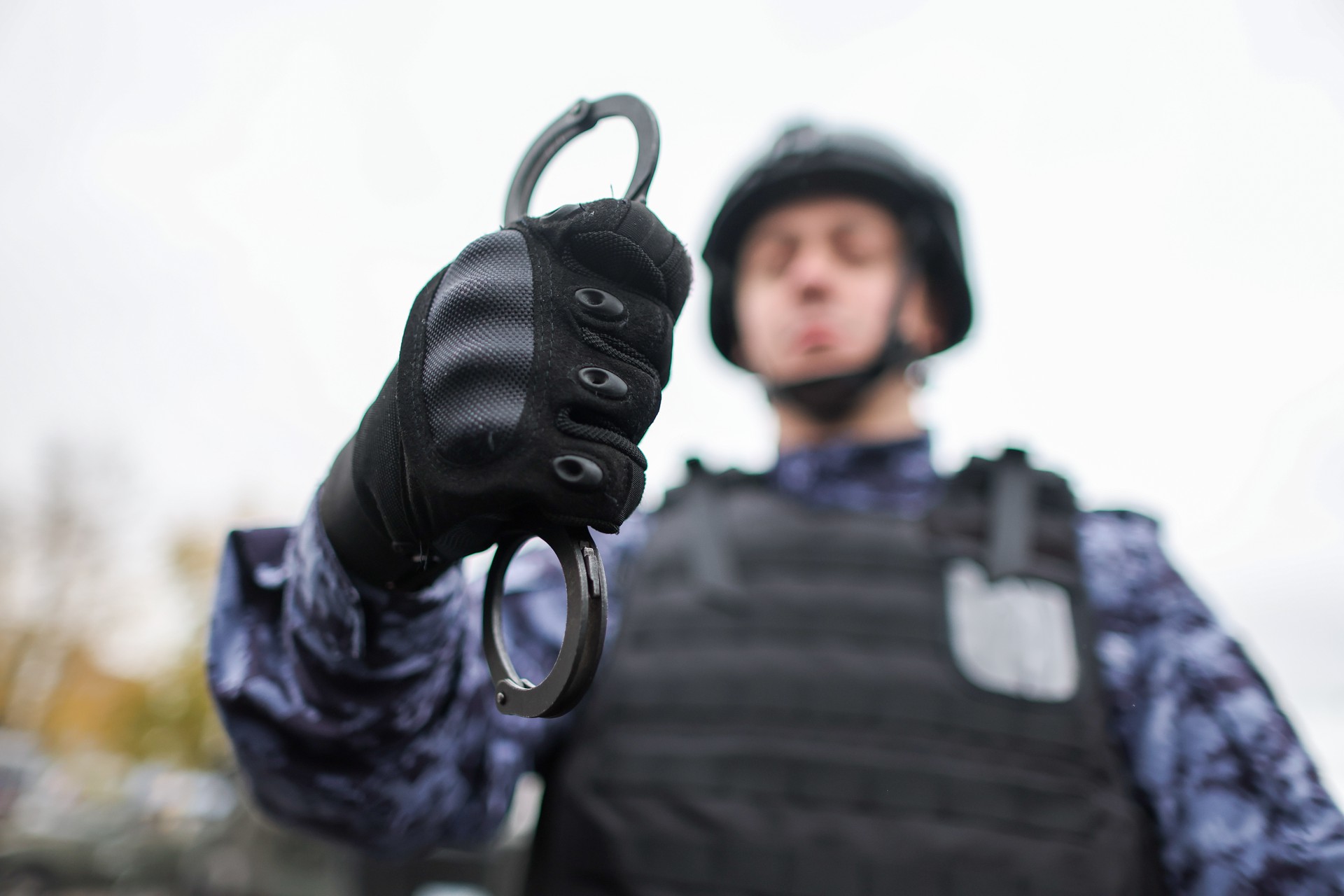 Подозреваемый сбежал из суда в Воронеже