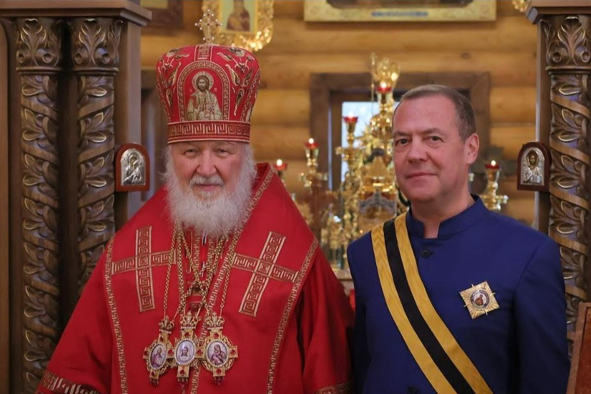 Патриарх Кирилл вручил орден Дмитрию Медведеву