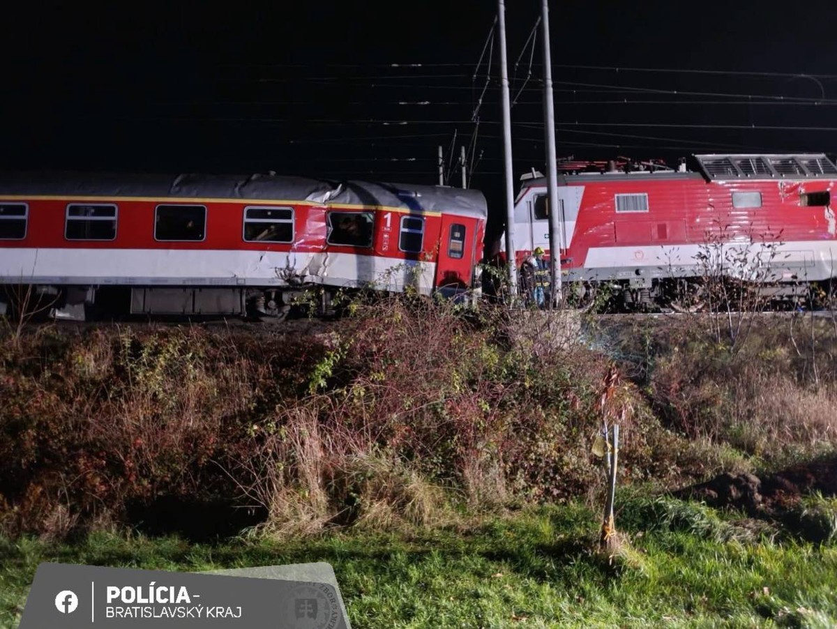 В Словакии столкнулись два поезда: около 30 пострадавших