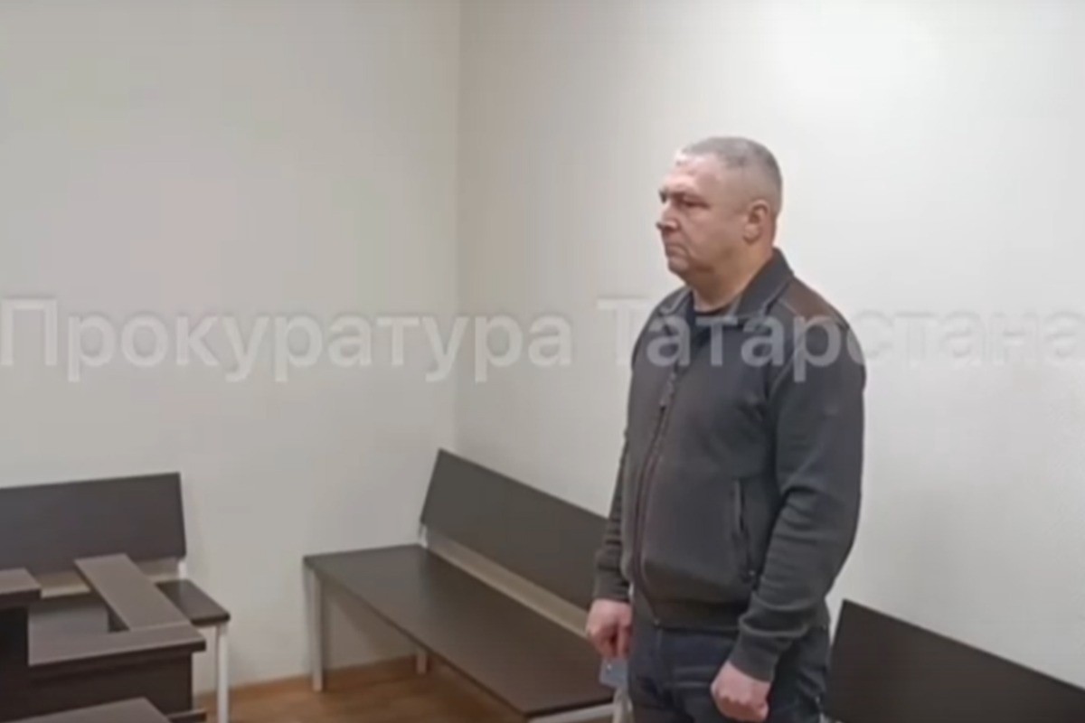 Бывшего чиновника осудили за взятку айфоном
