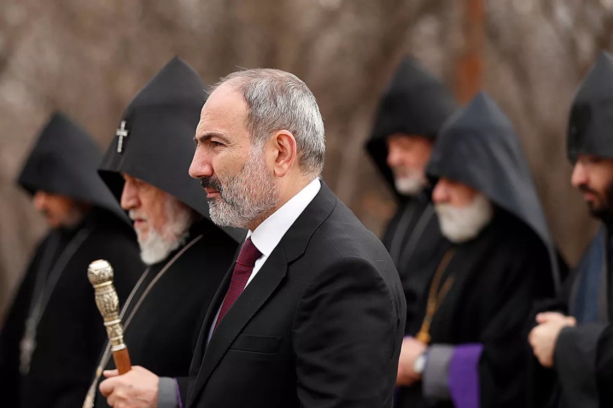 На Пашиняна пытались напасть в церкви во время литургии