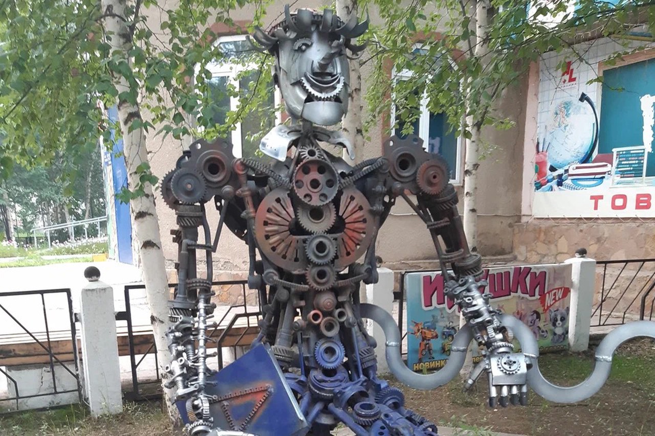 Оставили с носом: в каких городах России скульпторы перестарались с памятниками Буратино