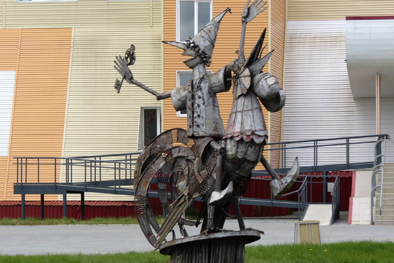 Оставили с носом: в каких городах России скульпторы перестарались с памятниками Буратино