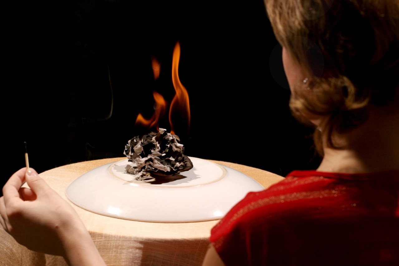 Предновогодние гадания: от советского «хрустального шара» из телевизора до самых жутких деревенских ритуалов