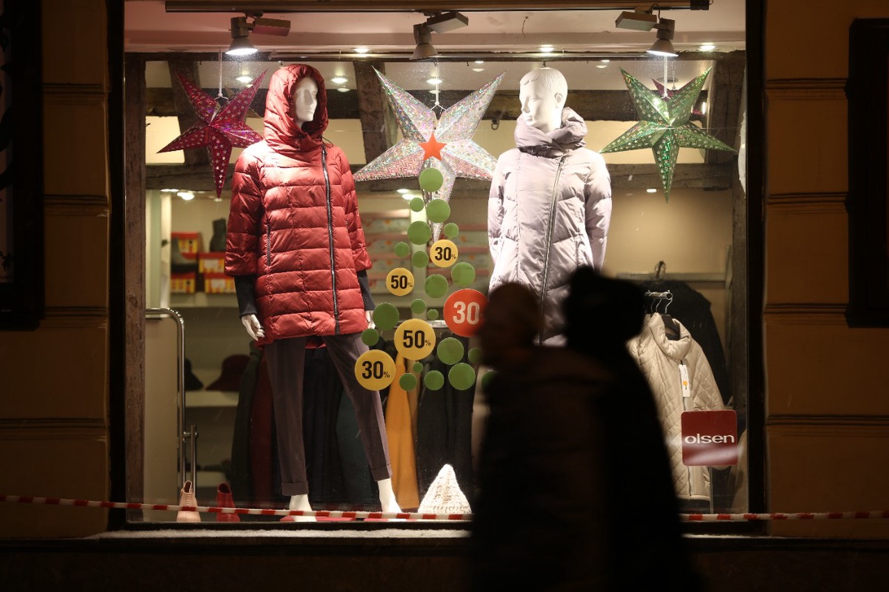 Как продавцы обманывают покупателей на новогодних акциях и скидках