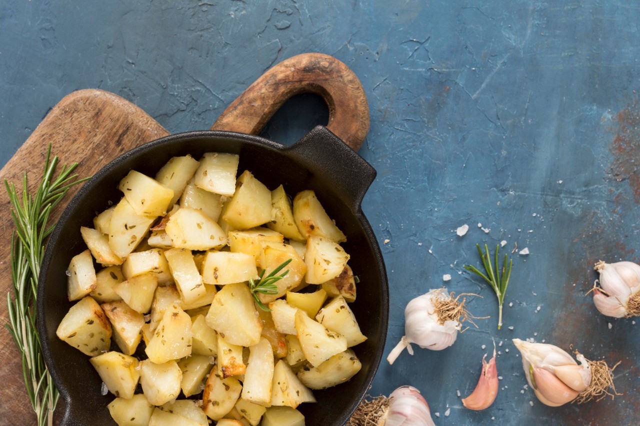 Не просто жареная картошка: пять способов превратить базовый гарнир в главное блюдо на столе