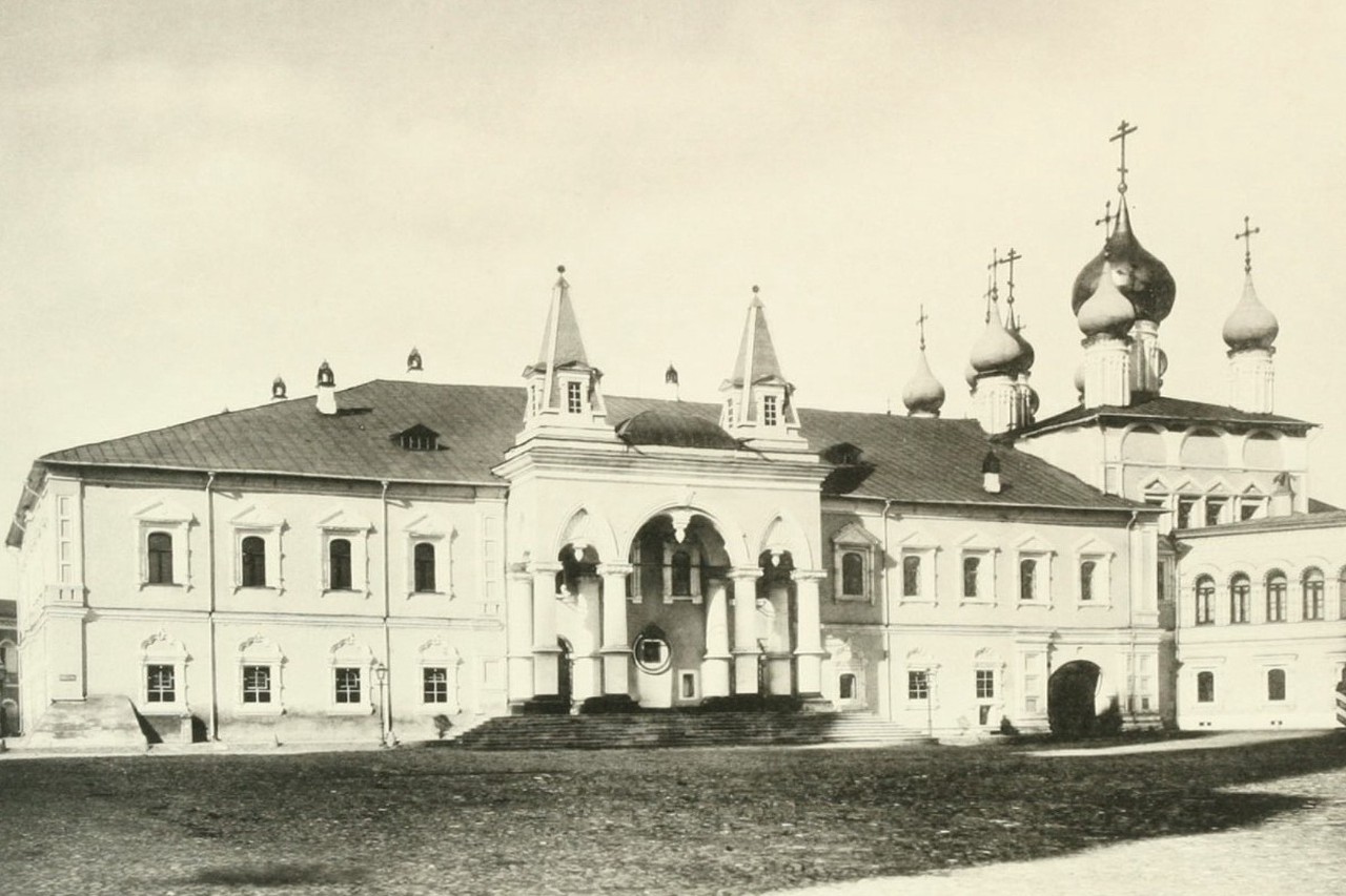 660 лет назад в центре Московского Кремля основан Чудов монастырь. История возникновения, легенды