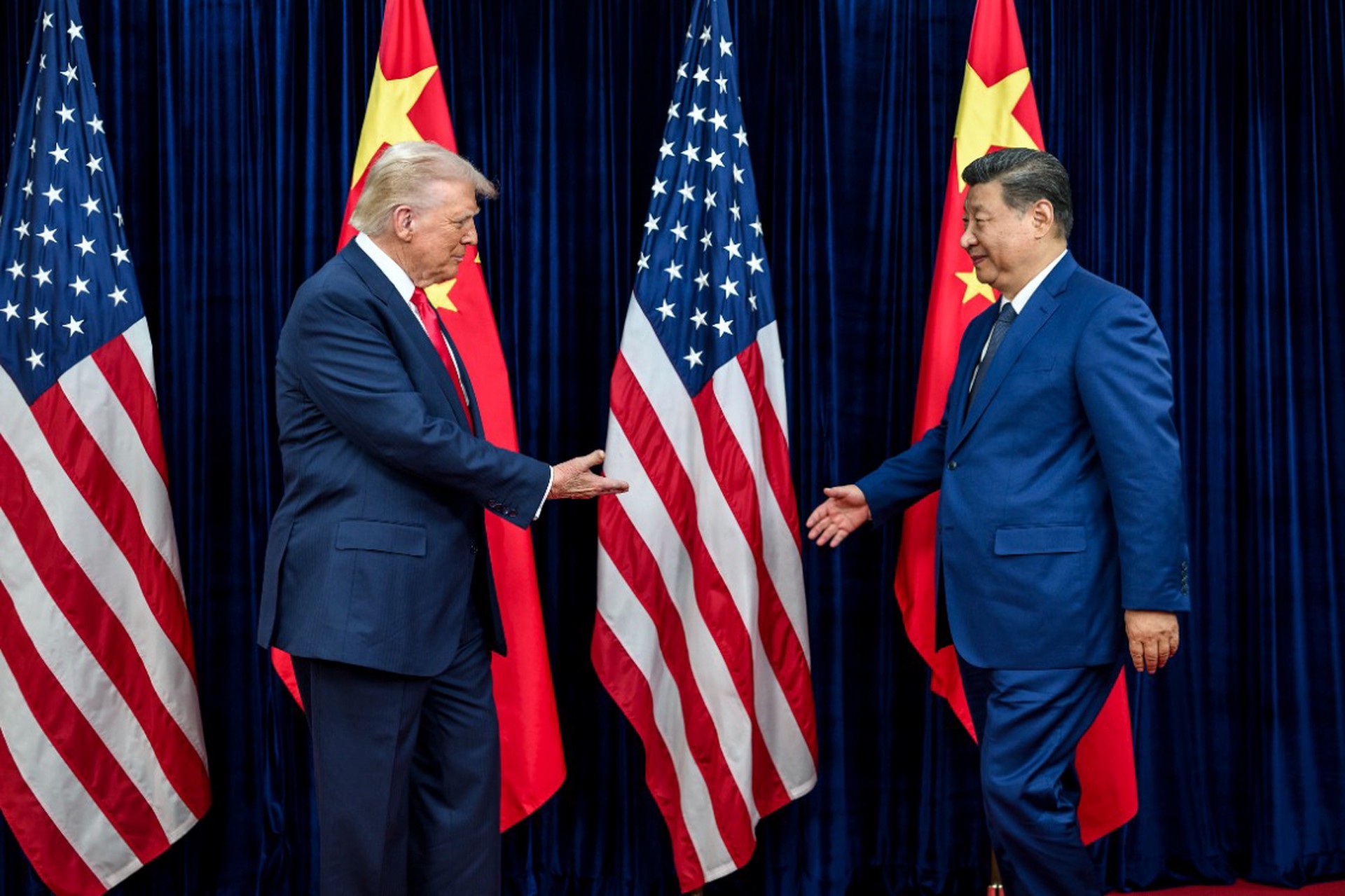 Веерный друг: почему США очень хотят сделать Китай врагом России