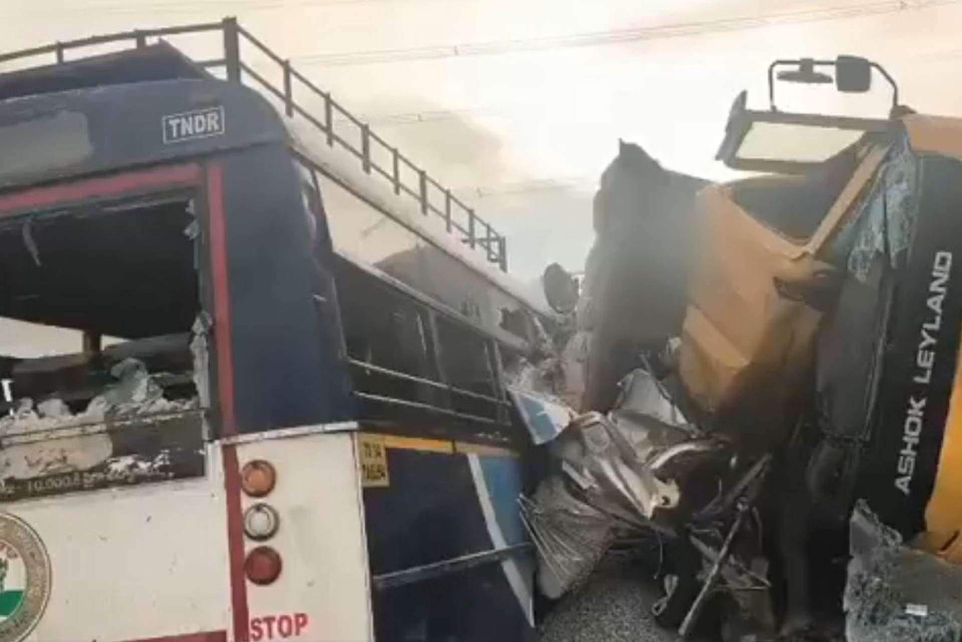 В аварии с автобусом в Индии погибли 24 человека