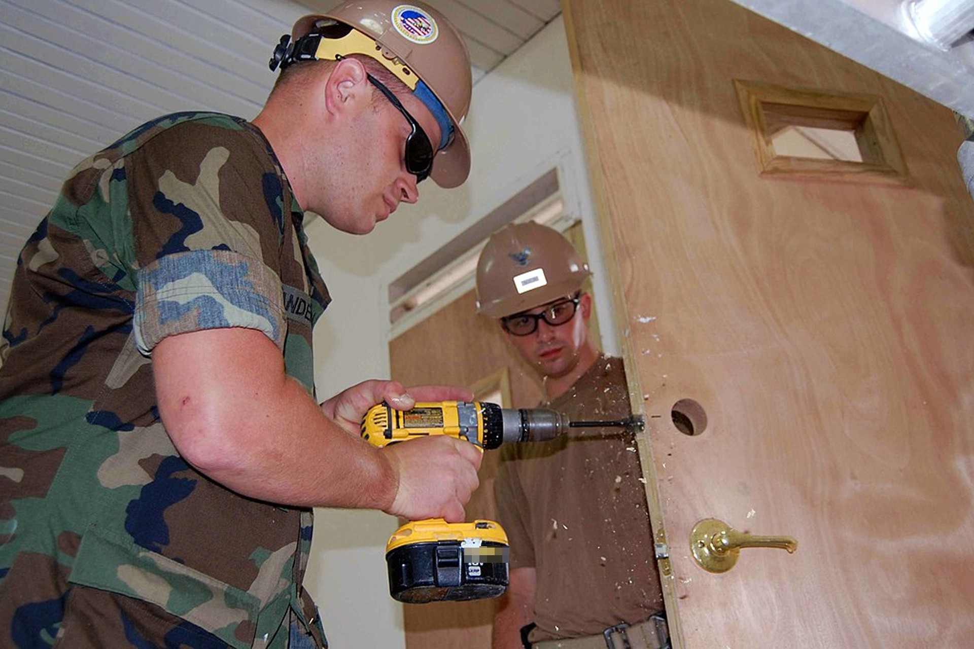 Как выбрать шуруповерт, который не будет пылиться в гараже: гайд для новичка и профи