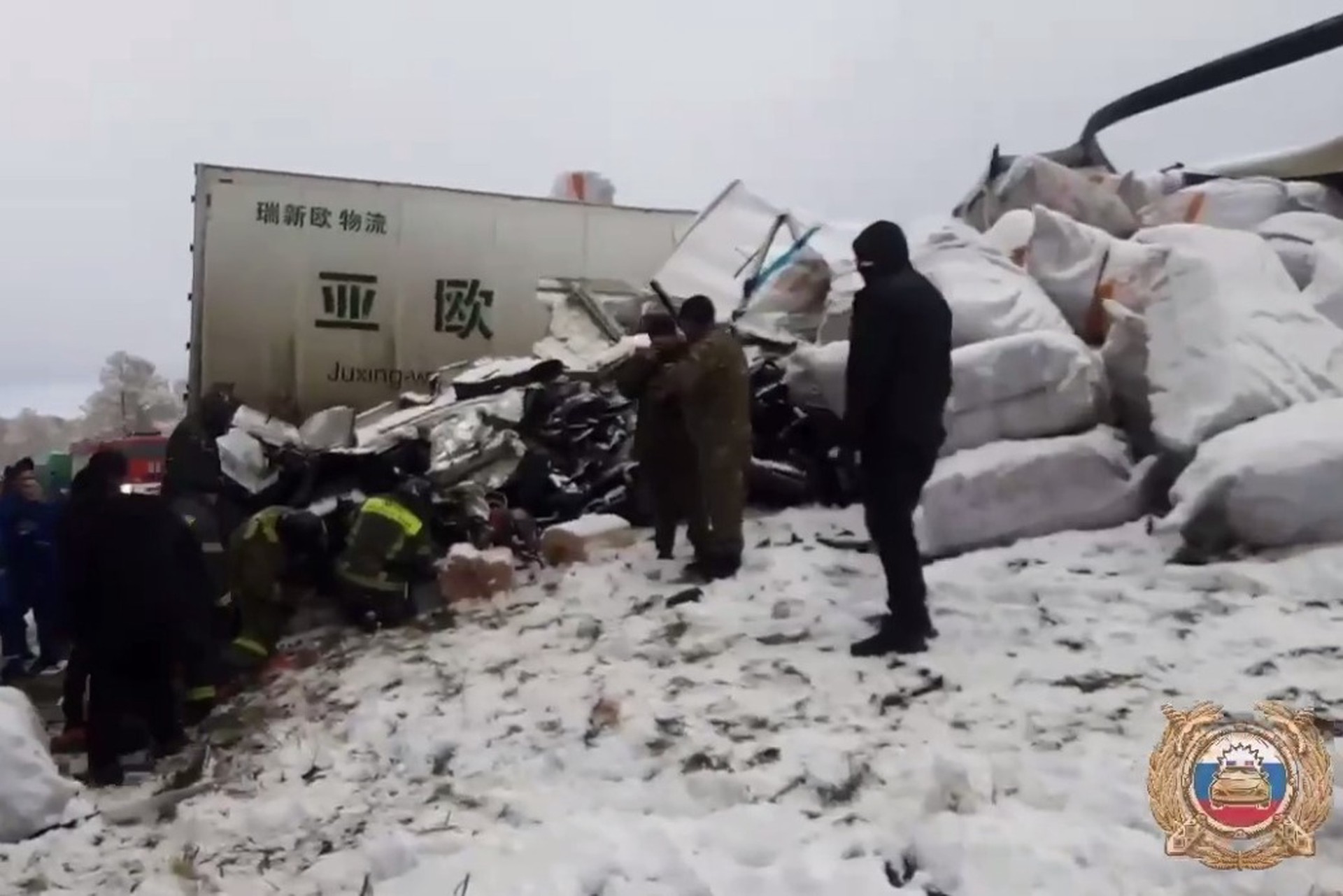 Четыре фуры столкнулись лоб в лоб, три человека погибли