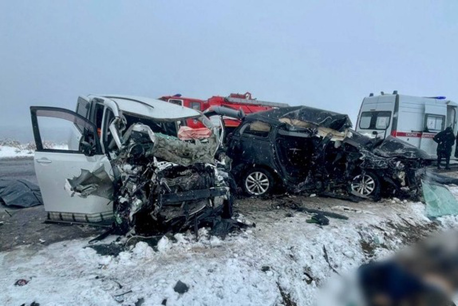 Пять человек погибли при лобовом столкновении машин в Туве