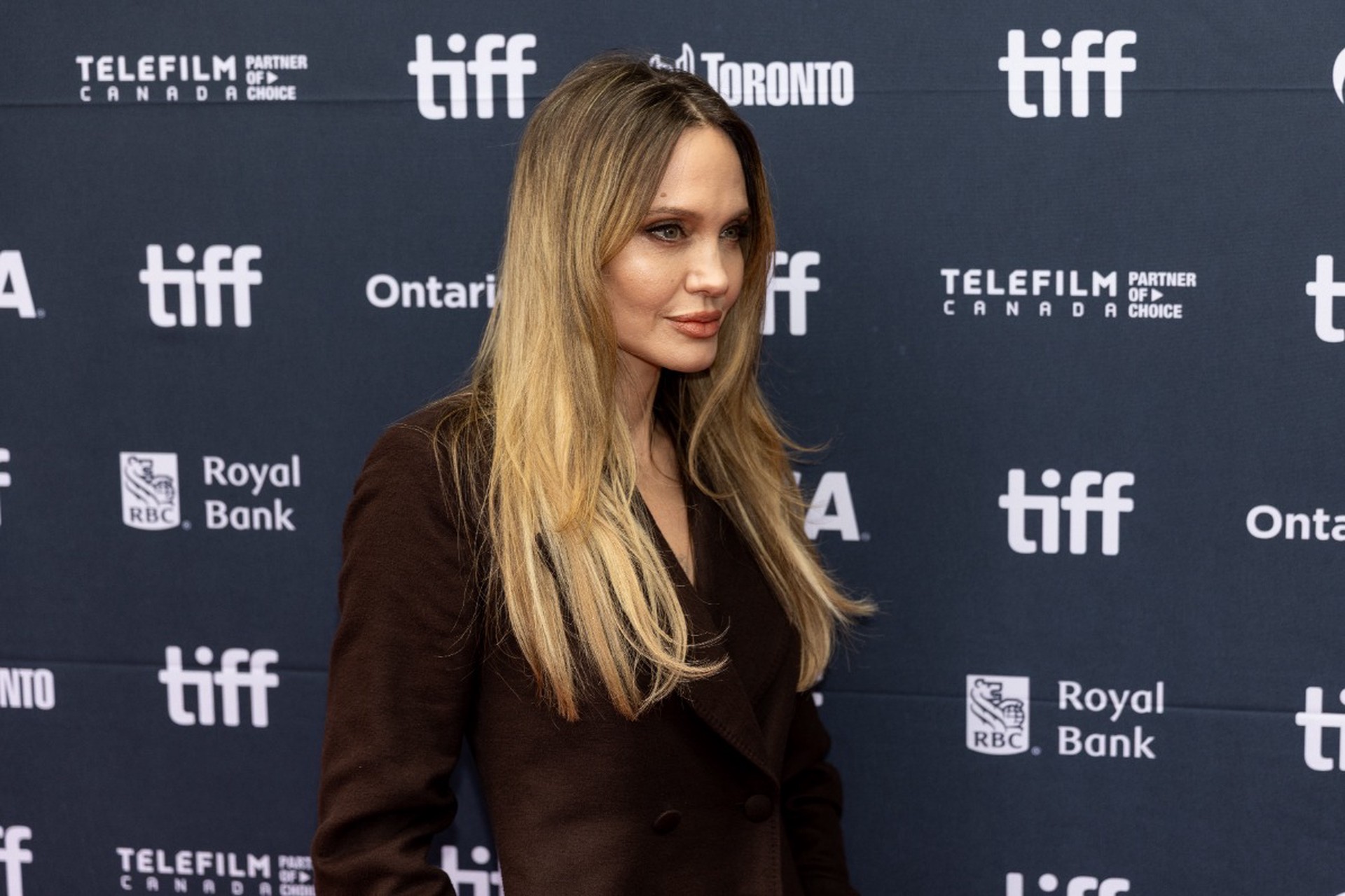 Назван спонсор поездки Анджелины Джоли в Херсон