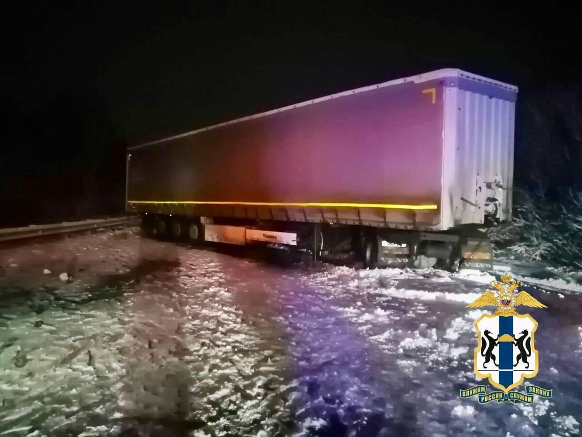 Под Новосибирском в лобовом столкновении погибли шестеро, трое из них дети