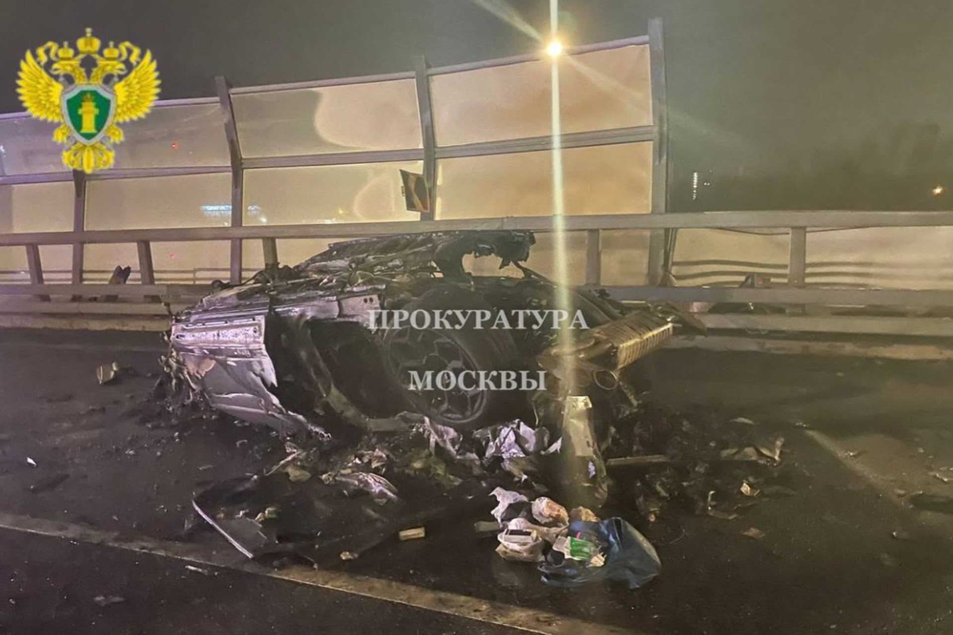 Lamborghini перевернулся и загорелся в Москве, двое погибли